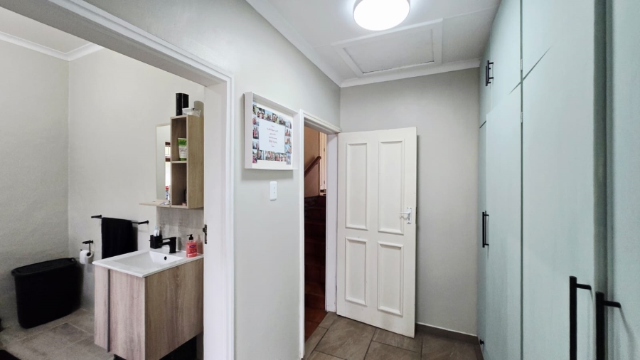 6 Bedroom Property for Sale in The Village Western Cape